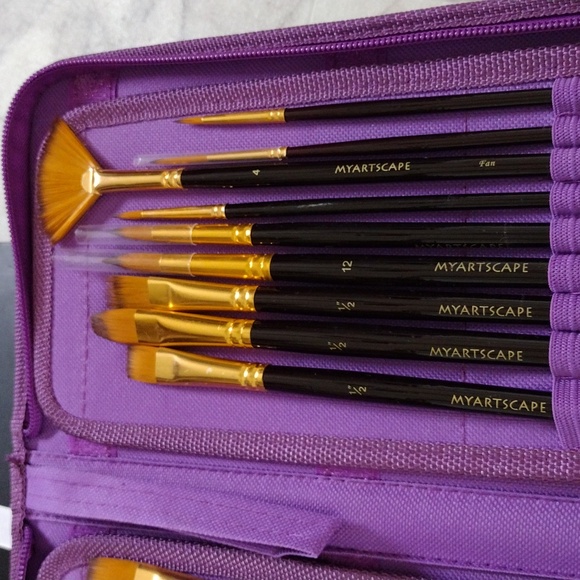 Myartscape paint brushes and carrying case. - Picture 3 of 8